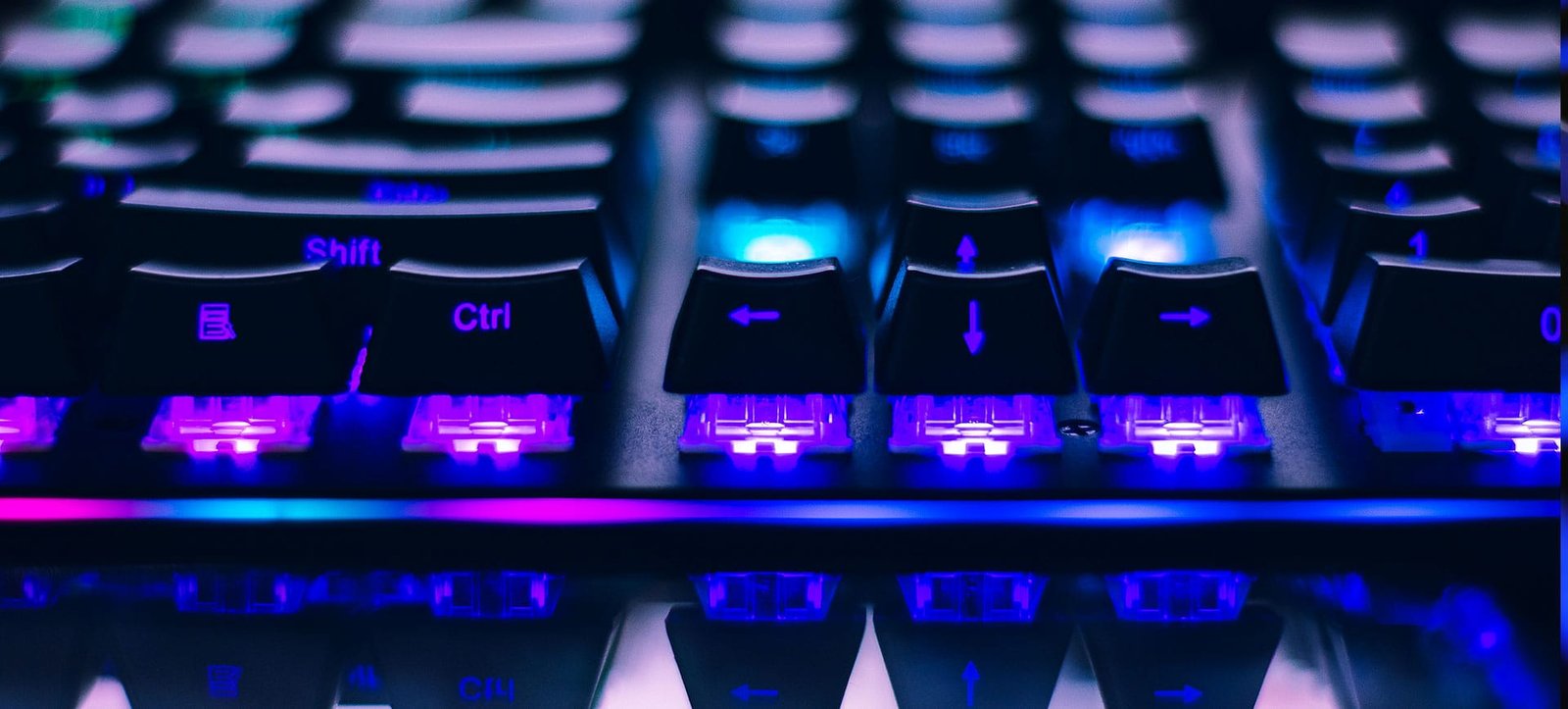 Branding holístico vs. branding focalizado: ¿cuál necesita tu negocio? teclado de computadora